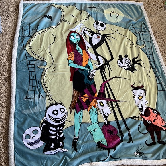 BNWOT BoxLunch Exclusive Disney The Nightmare Before Christmas sherpa throw! - Picture 2 of 8